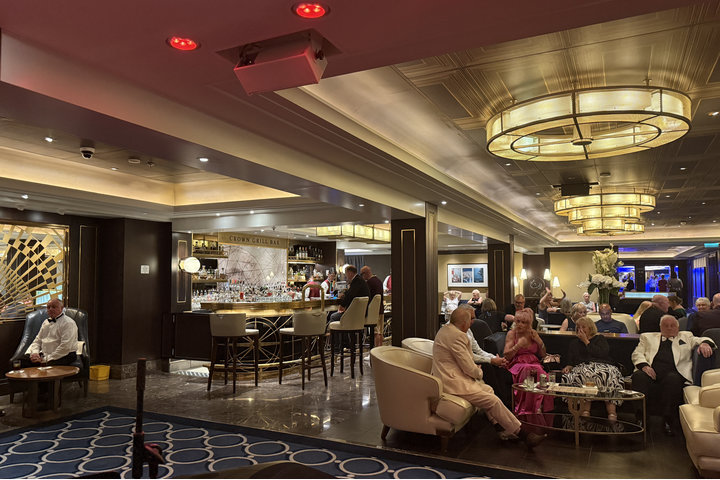Crown Grill bar